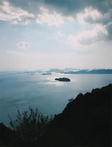 岡山県玉野市から望む瀬戸大橋と瀬戸内の風景